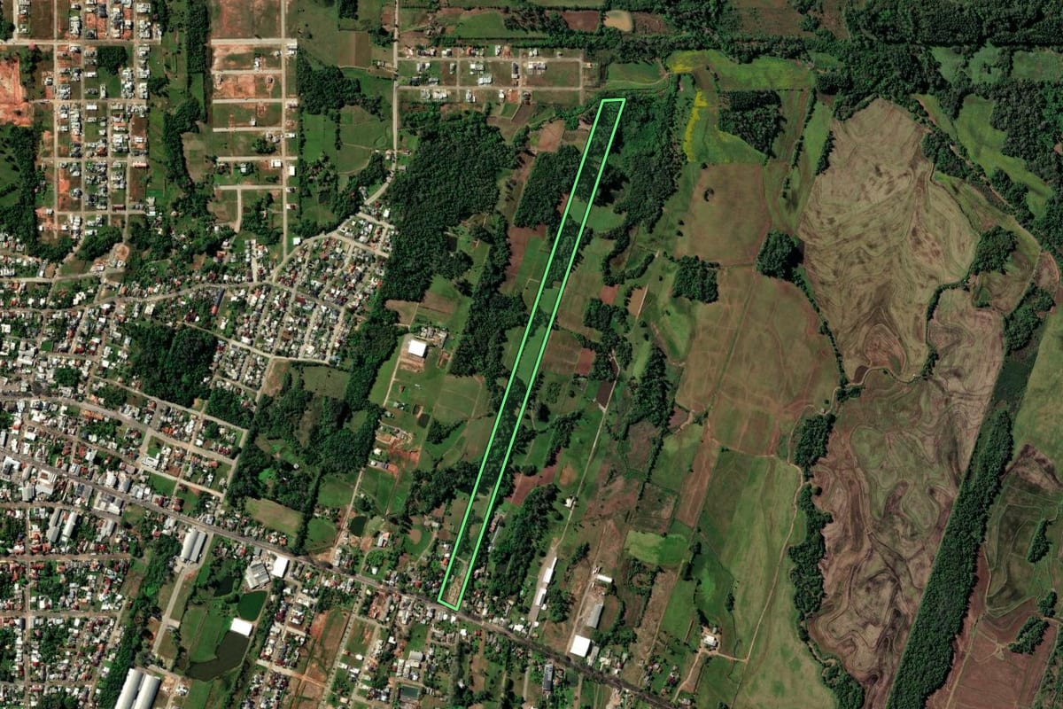 Imagem de satélite do imóvel rural em Vera Cruz (RS), com o contorno declarado no CAR desenhado por cima.