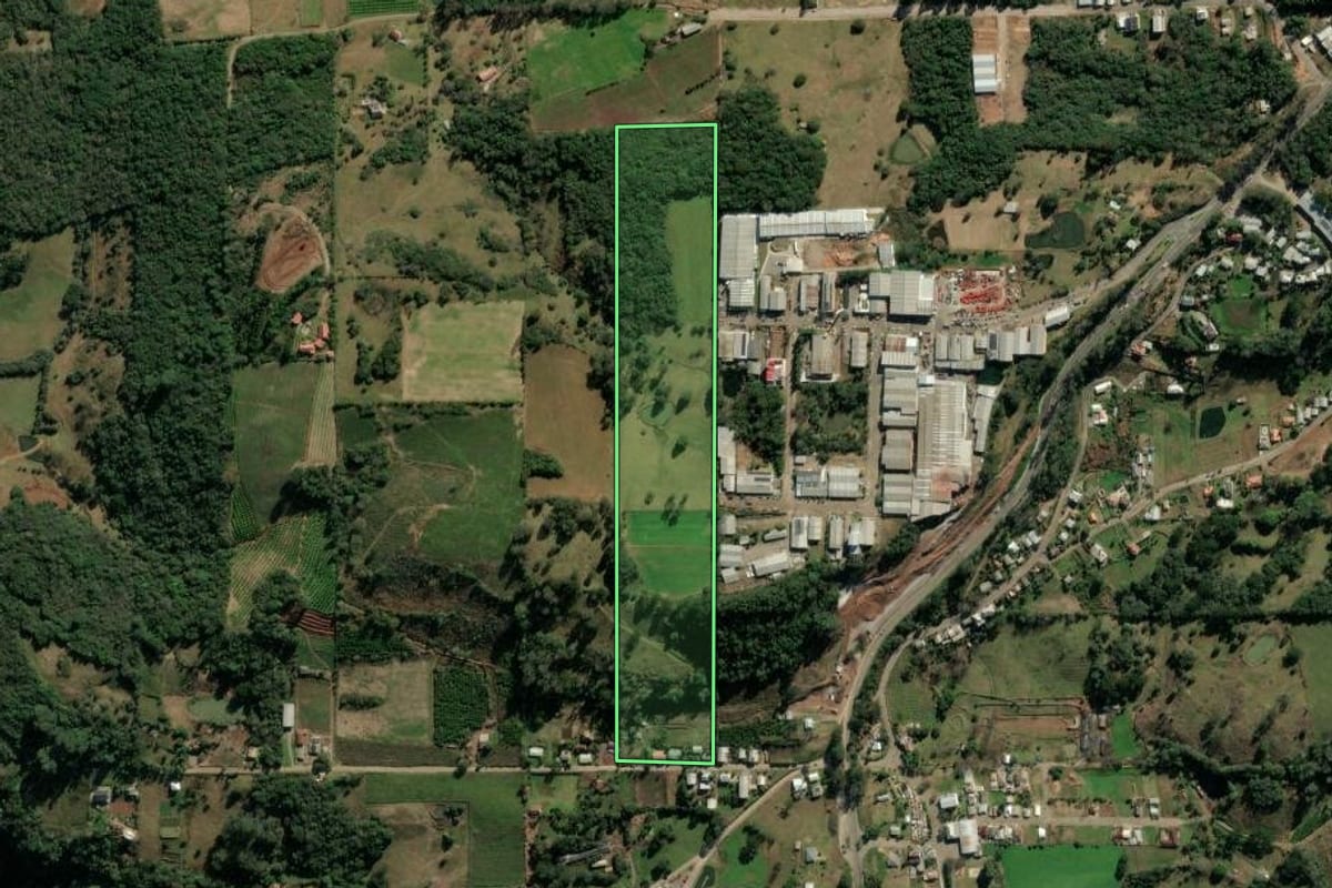 Imagem de satélite do imóvel rural em Veranópolis (RS), com o contorno declarado no CAR desenhado por cima.