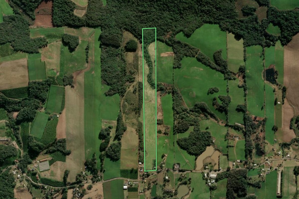 Imagem de satélite do imóvel rural em Veranópolis (RS), com o contorno declarado no CAR desenhado por cima.