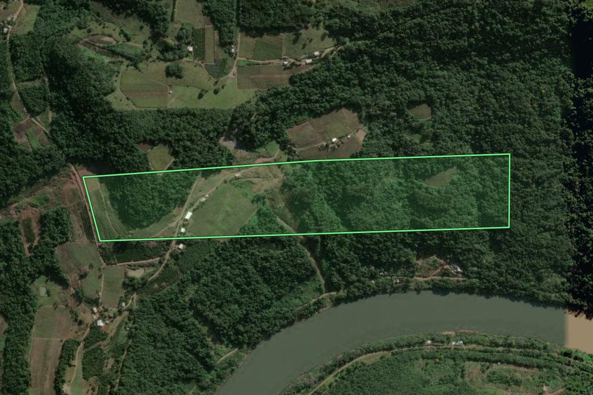 Imagem de satélite do imóvel rural em Veranópolis (RS), com o contorno declarado no CAR desenhado por cima.