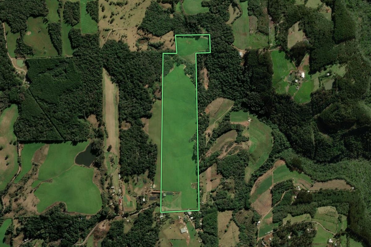Imagem de satélite do imóvel rural em Veranópolis (RS), com o contorno declarado no CAR desenhado por cima.