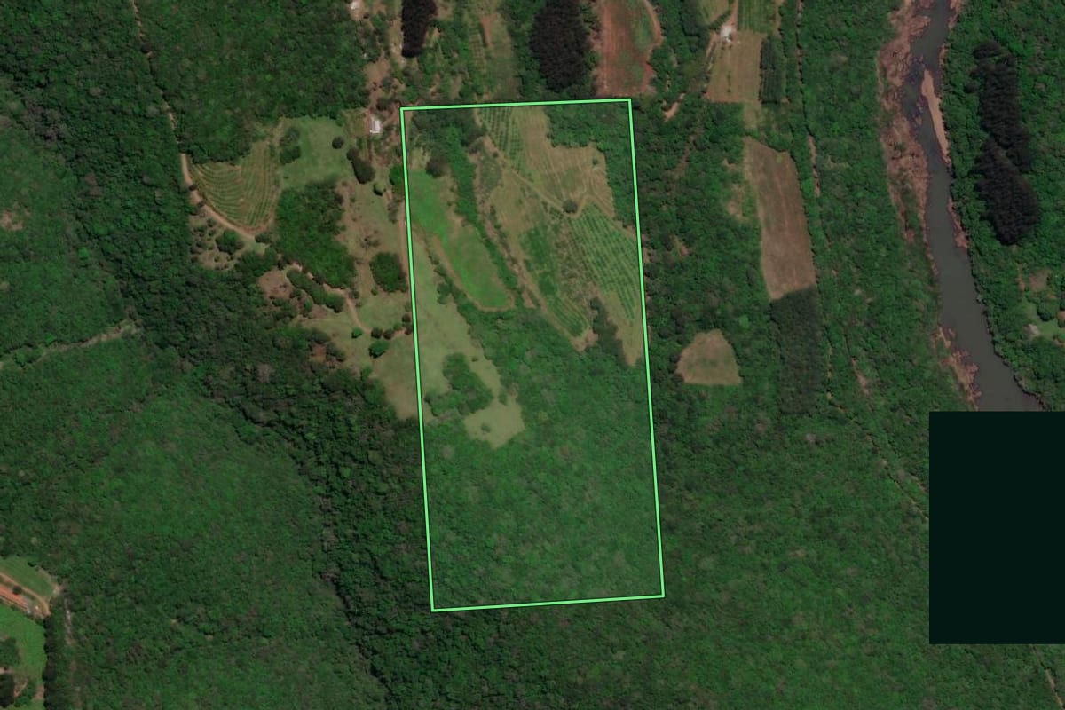 Imagem de satélite do imóvel rural em Veranópolis (RS), com o contorno declarado no CAR desenhado por cima.