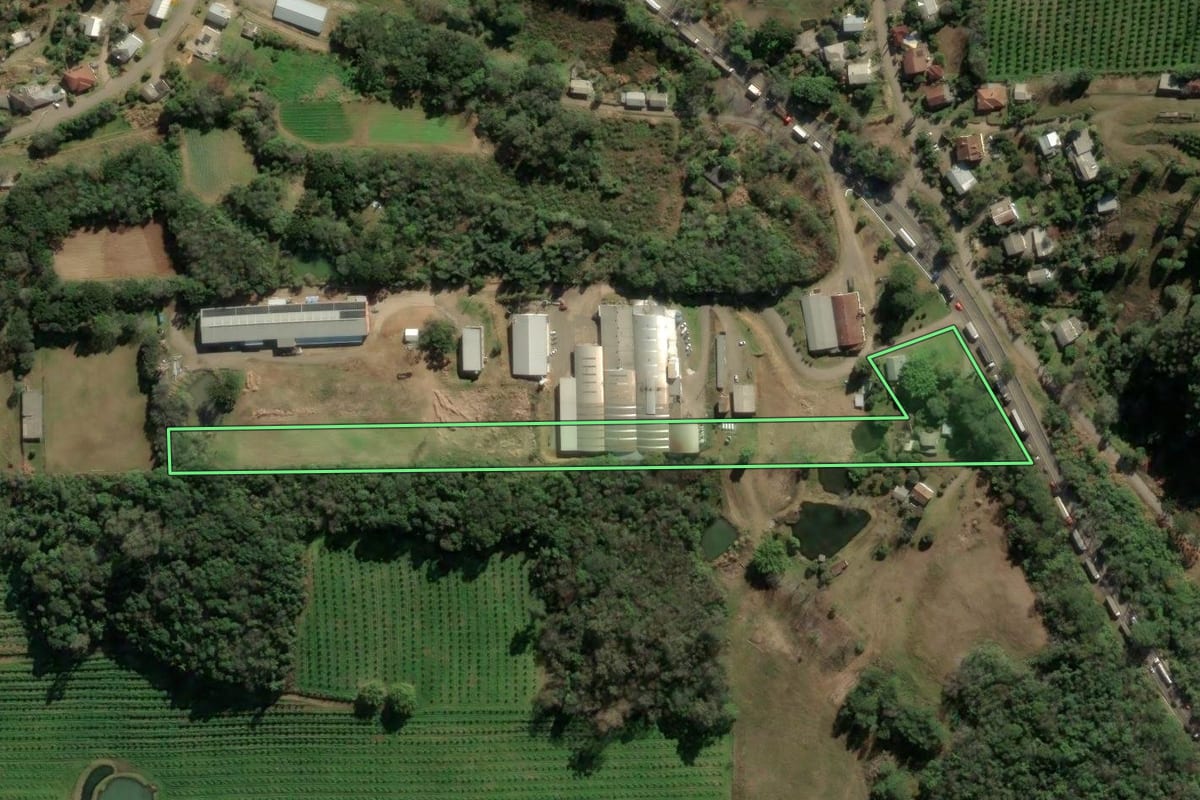 Imagem de satélite do imóvel rural em Veranópolis (RS), com o contorno declarado no CAR desenhado por cima.