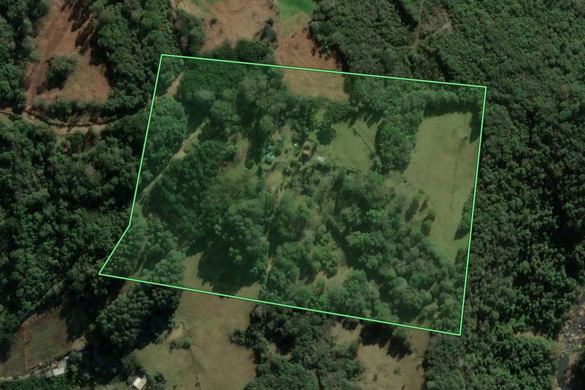 Imagem de satélite do imóvel rural em Veranópolis (RS), com o contorno declarado no CAR desenhado por cima.