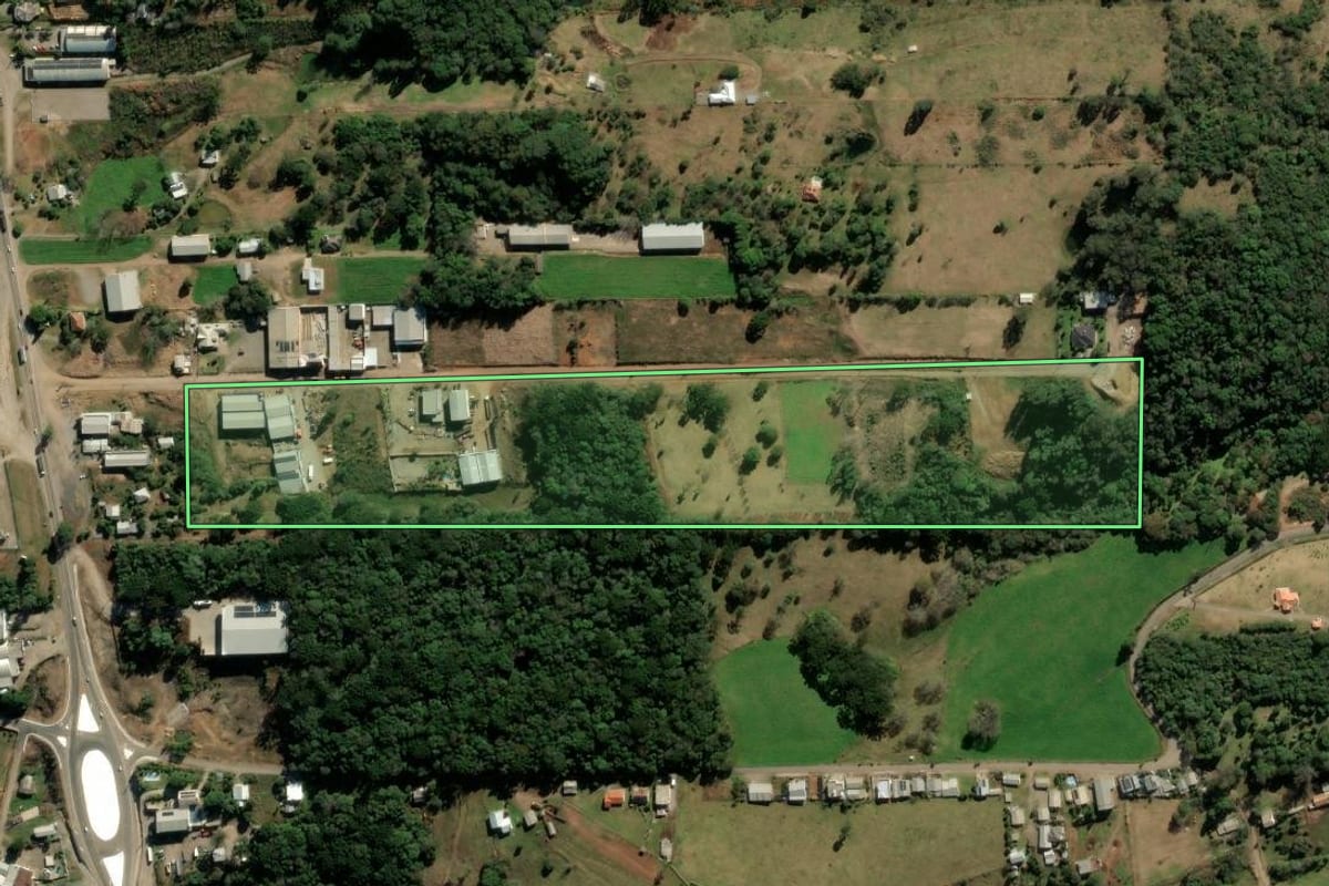 Imagem de satélite do imóvel rural em Veranópolis (RS), com o contorno declarado no CAR desenhado por cima.