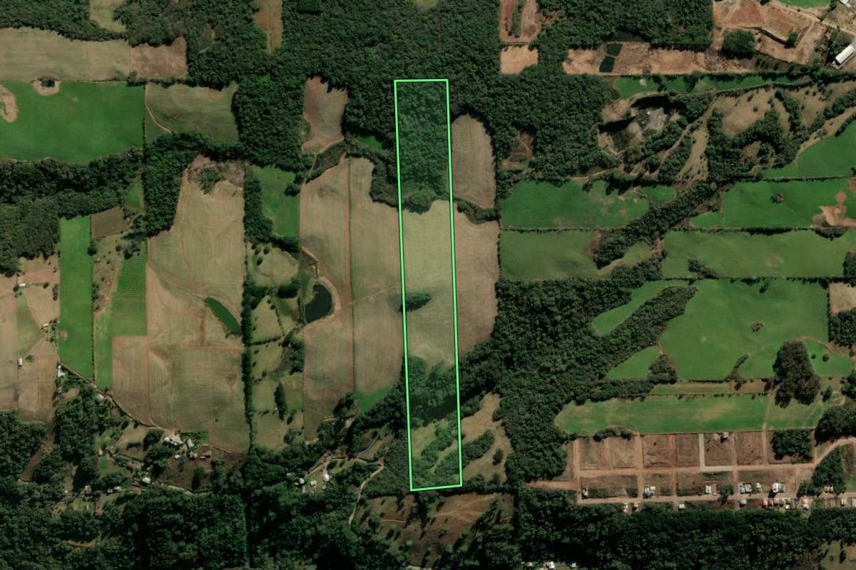 Imagem de satélite do imóvel rural em Veranópolis (RS), com o contorno declarado no CAR desenhado por cima.