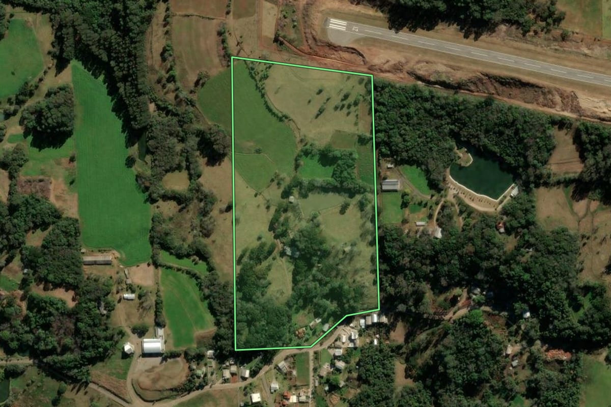 Imagem de satélite do imóvel rural em Veranópolis (RS), com o contorno declarado no CAR desenhado por cima.