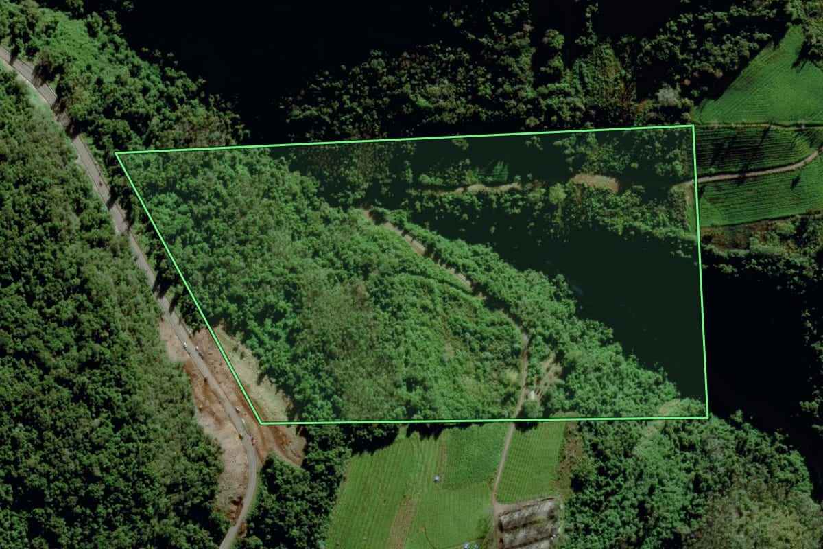 Imagem de satélite do imóvel rural em Veranópolis (RS), com o contorno declarado no CAR desenhado por cima.