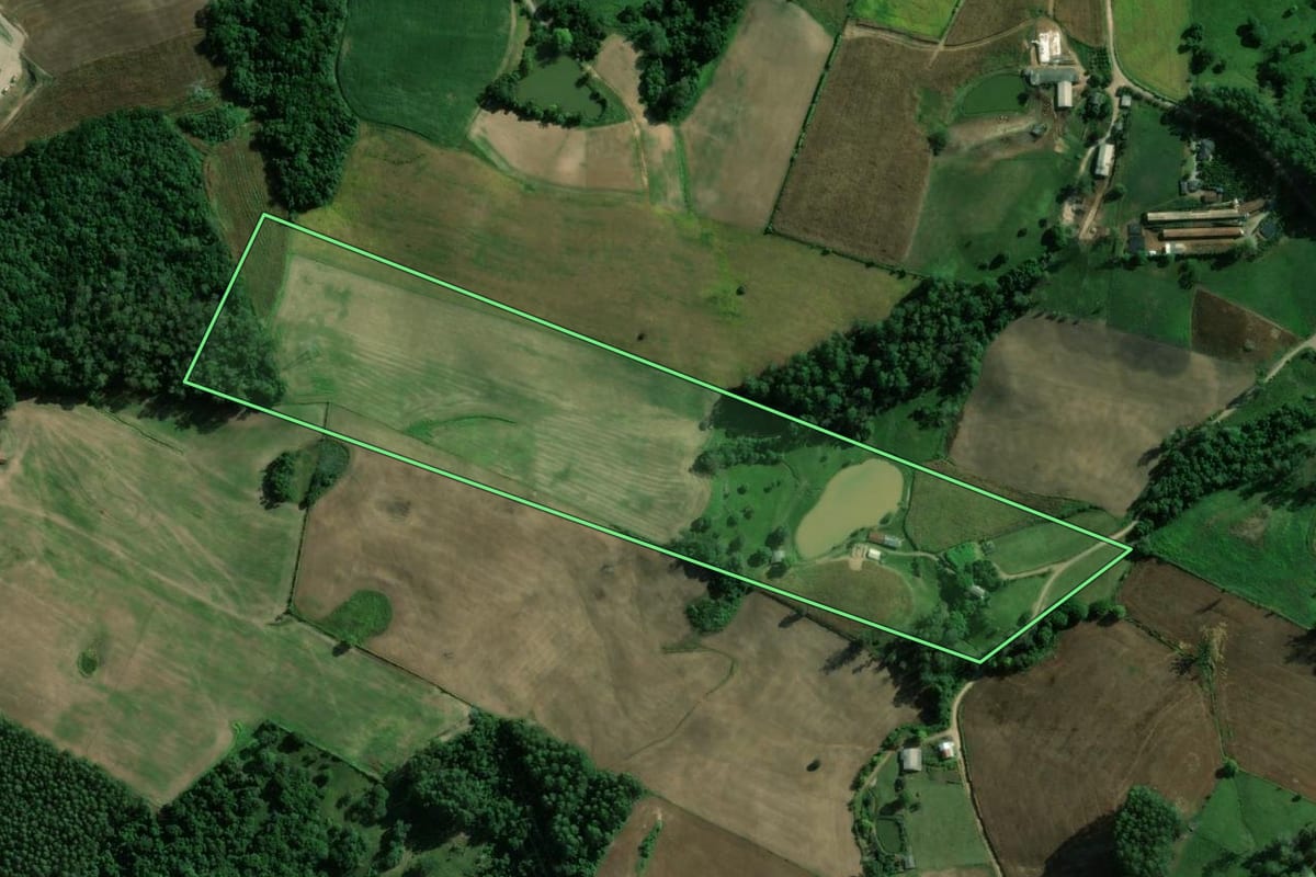 Imagem de satélite do imóvel rural em Vespasiano Corrêa (RS), com o contorno declarado no CAR desenhado por cima.