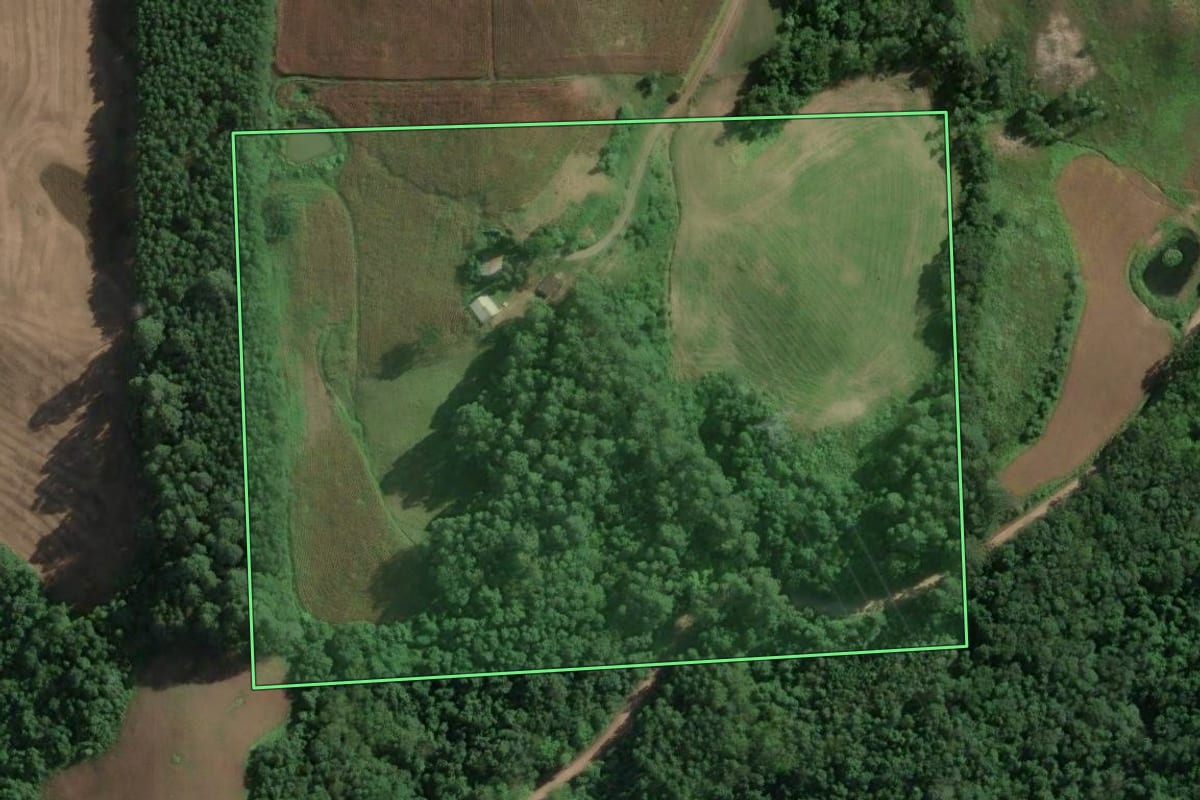 Imagem de satélite do imóvel rural em Vespasiano Corrêa (RS), com o contorno declarado no CAR desenhado por cima.