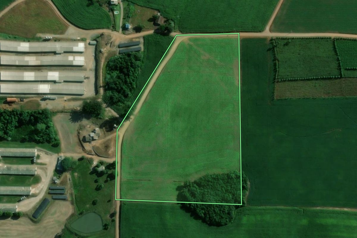 Imagem de satélite do imóvel rural em Vespasiano Corrêa (RS), com o contorno declarado no CAR desenhado por cima.