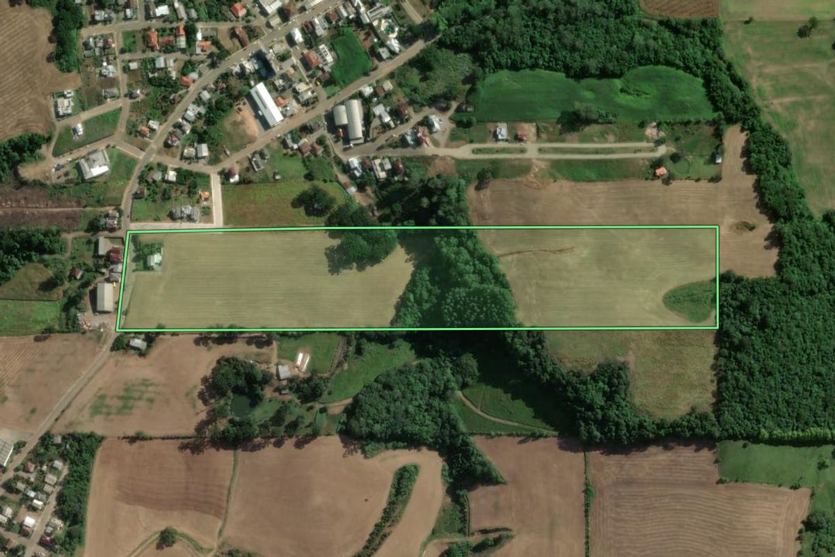 Imagem de satélite do imóvel rural em Vespasiano Corrêa (RS), com o contorno declarado no CAR desenhado por cima.