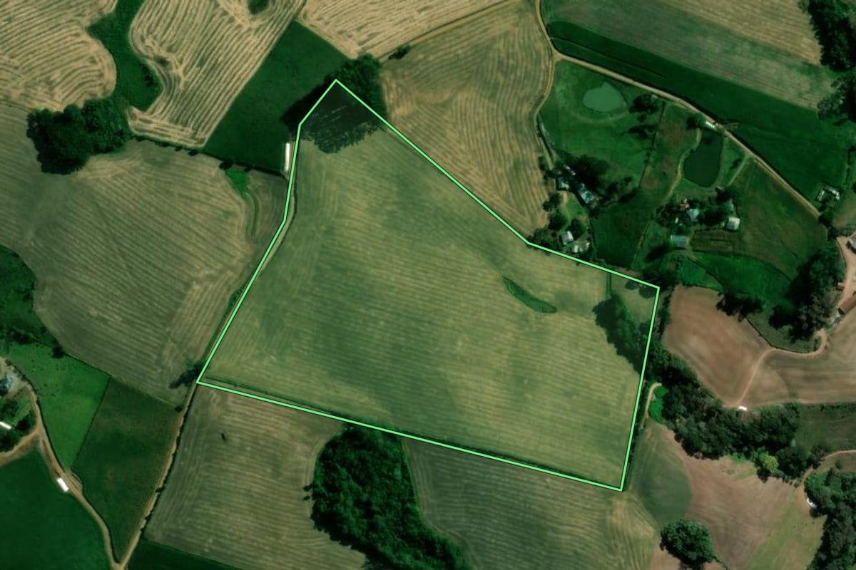Imagem de satélite do imóvel rural em Vespasiano Corrêa (RS), com o contorno declarado no CAR desenhado por cima.