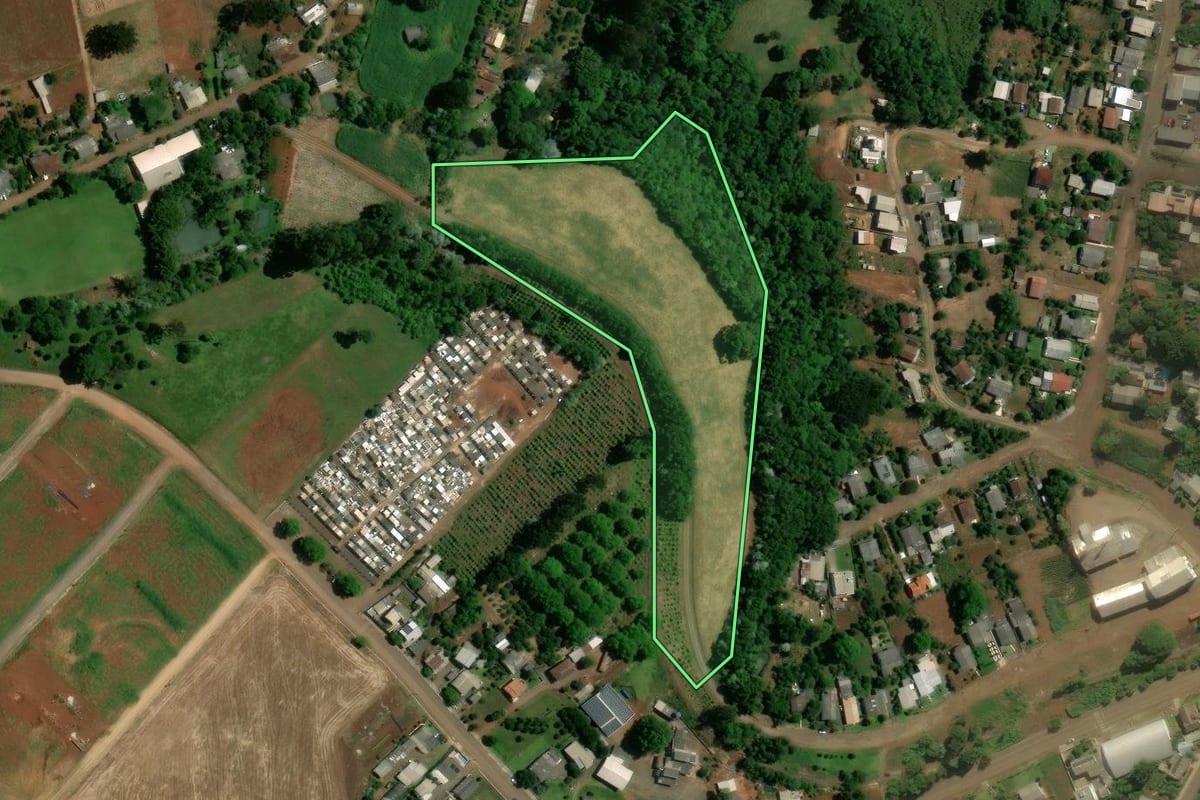 Imagem de satélite do imóvel rural em Viadutos (RS), com o contorno declarado no CAR desenhado por cima.