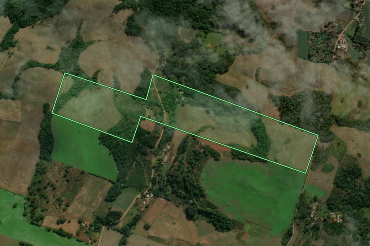 Imagem de satélite do imóvel rural em Viadutos (RS), com o contorno declarado no CAR desenhado por cima.