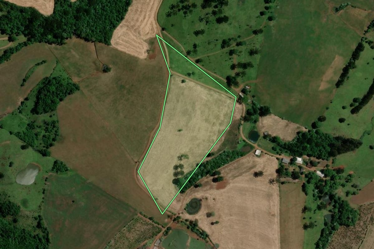 Imagem de satélite do imóvel rural em Viadutos (RS), com o contorno declarado no CAR desenhado por cima.