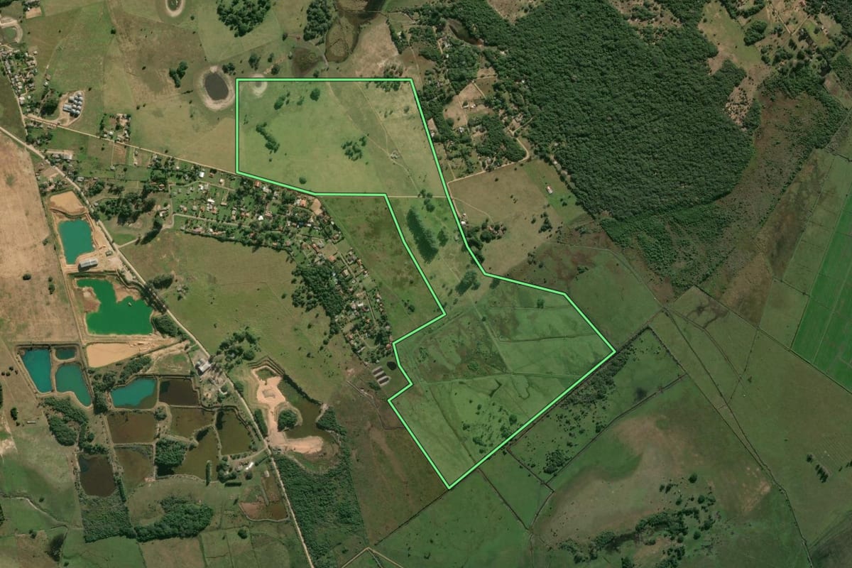 Imagem de satélite do imóvel rural em Viamão (RS), com o contorno declarado no CAR desenhado por cima.