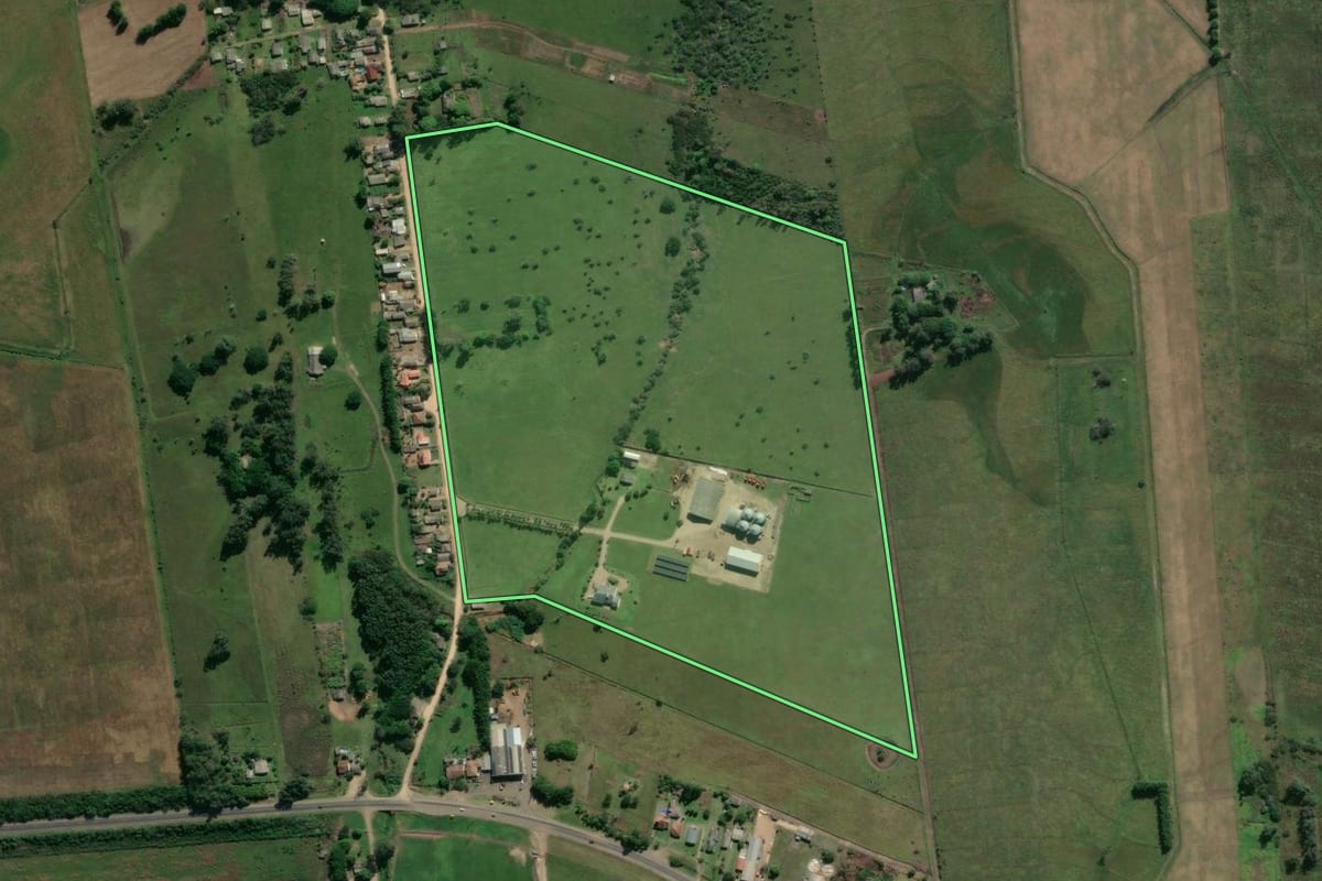 Imagem de satélite do imóvel rural em Viamão (RS), com o contorno declarado no CAR desenhado por cima.