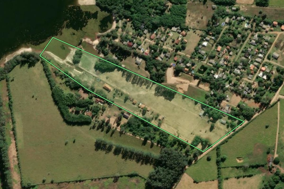 Imagem de satélite do imóvel rural em Viamão (RS), com o contorno declarado no CAR desenhado por cima.