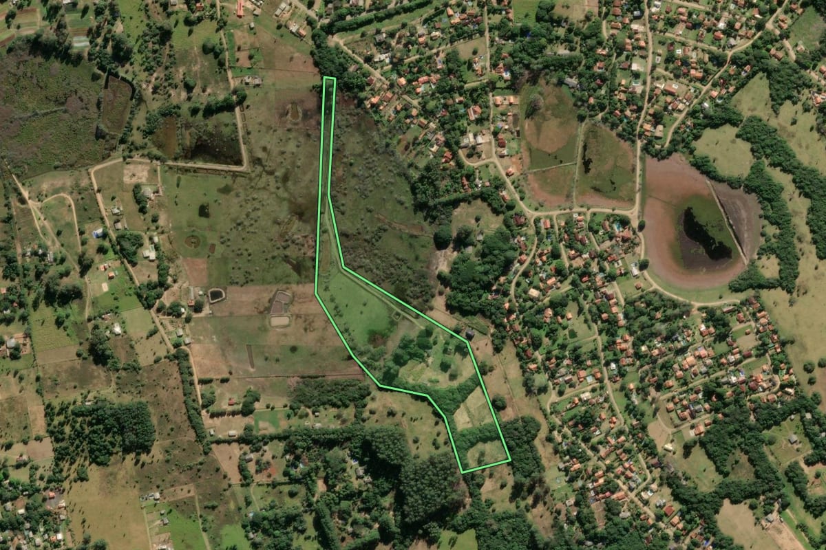 Imagem de satélite do imóvel rural em Viamão (RS), com o contorno declarado no CAR desenhado por cima.