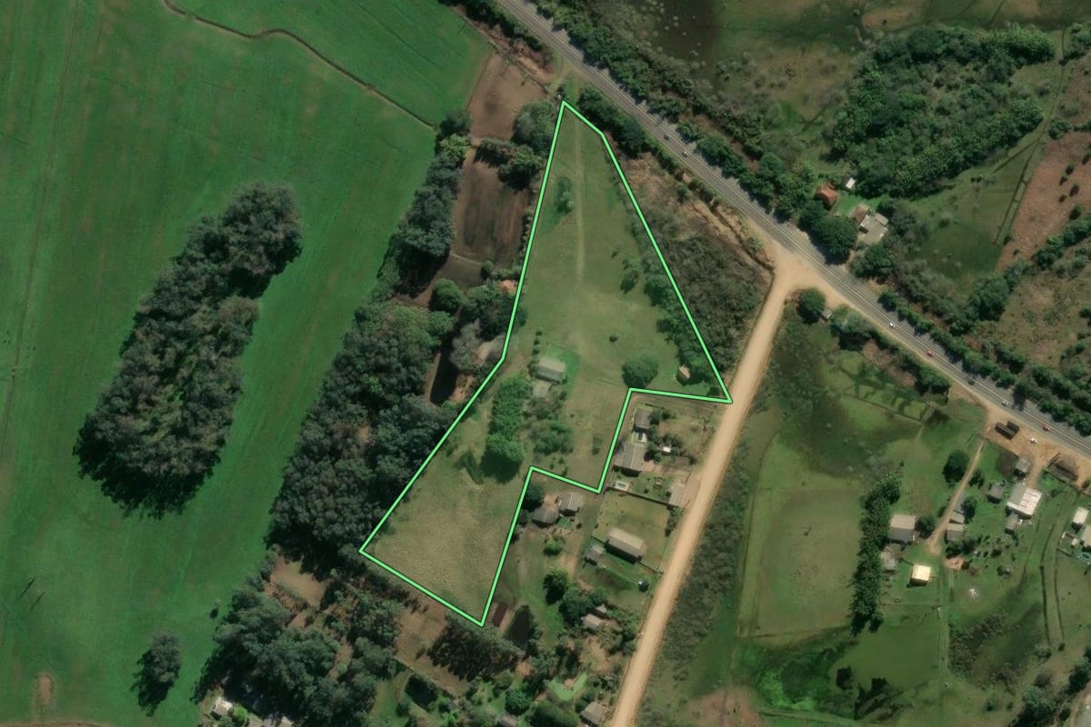 Imagem de satélite do imóvel rural em Viamão (RS), com o contorno declarado no CAR desenhado por cima.