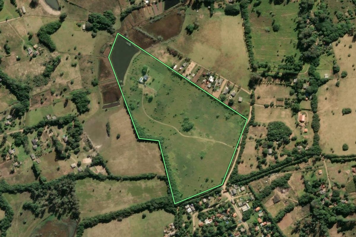 Imagem de satélite do imóvel rural em Viamão (RS), com o contorno declarado no CAR desenhado por cima.