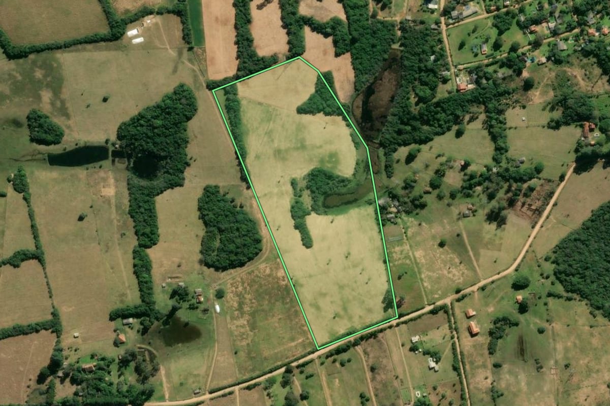 Imagem de satélite do imóvel rural em Viamão (RS), com o contorno declarado no CAR desenhado por cima.