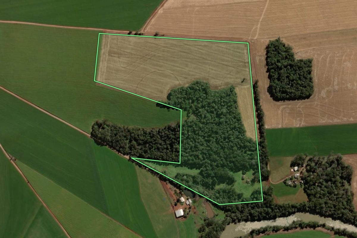 Imagem de satélite do imóvel rural em Victor Graeff (RS), com o contorno declarado no CAR desenhado por cima.