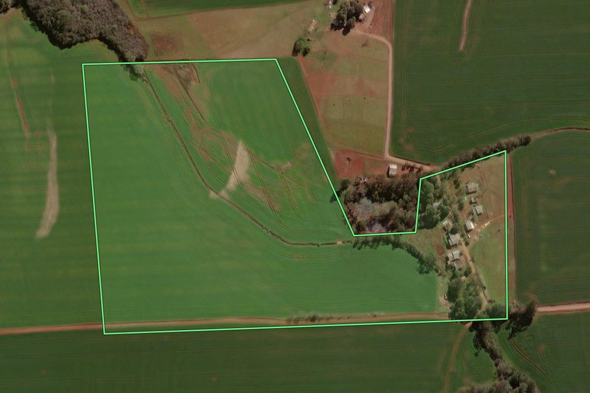 Imagem de satélite do imóvel rural em Victor Graeff (RS), com o contorno declarado no CAR desenhado por cima.