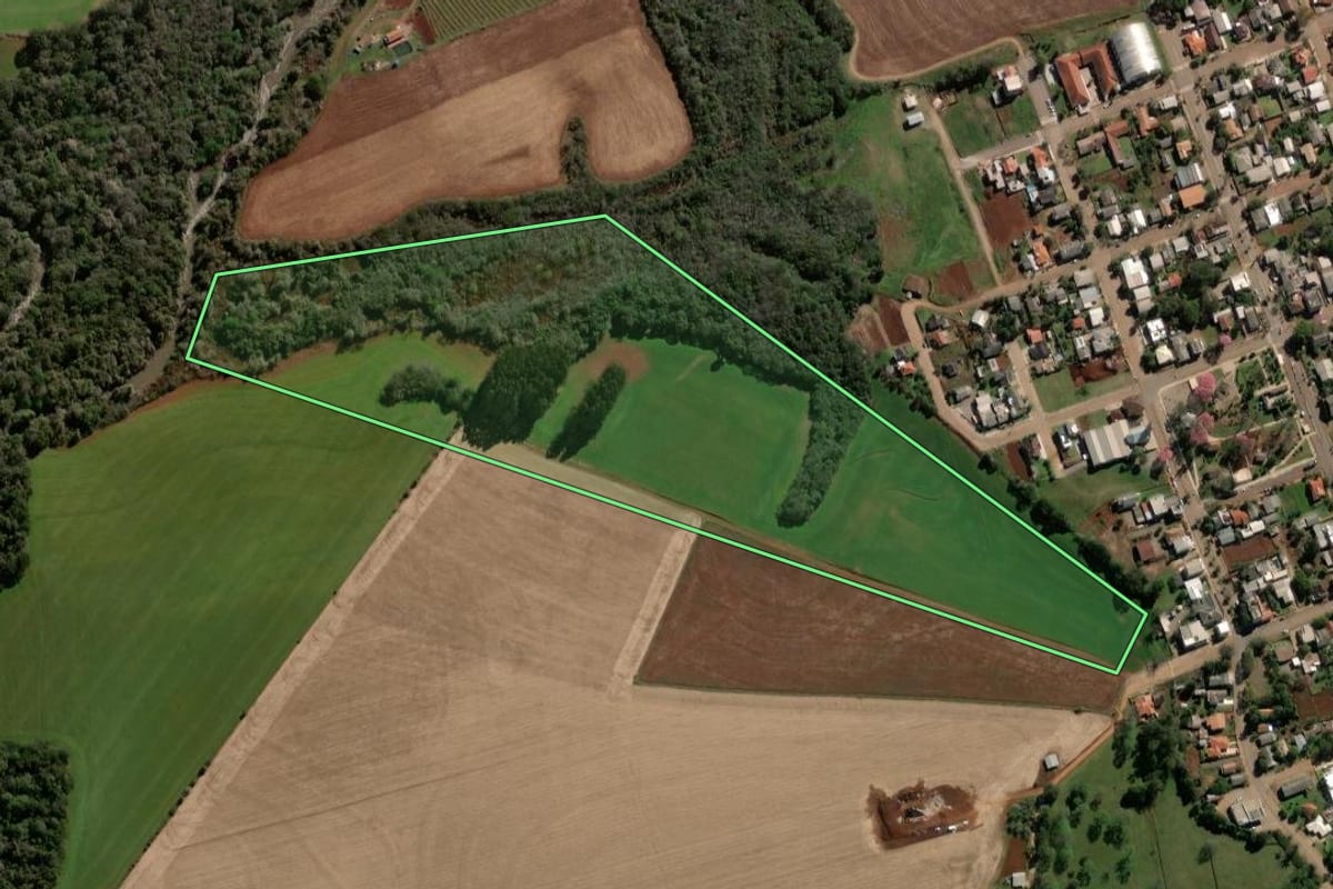 Imagem de satélite do imóvel rural em Victor Graeff (RS), com o contorno declarado no CAR desenhado por cima.