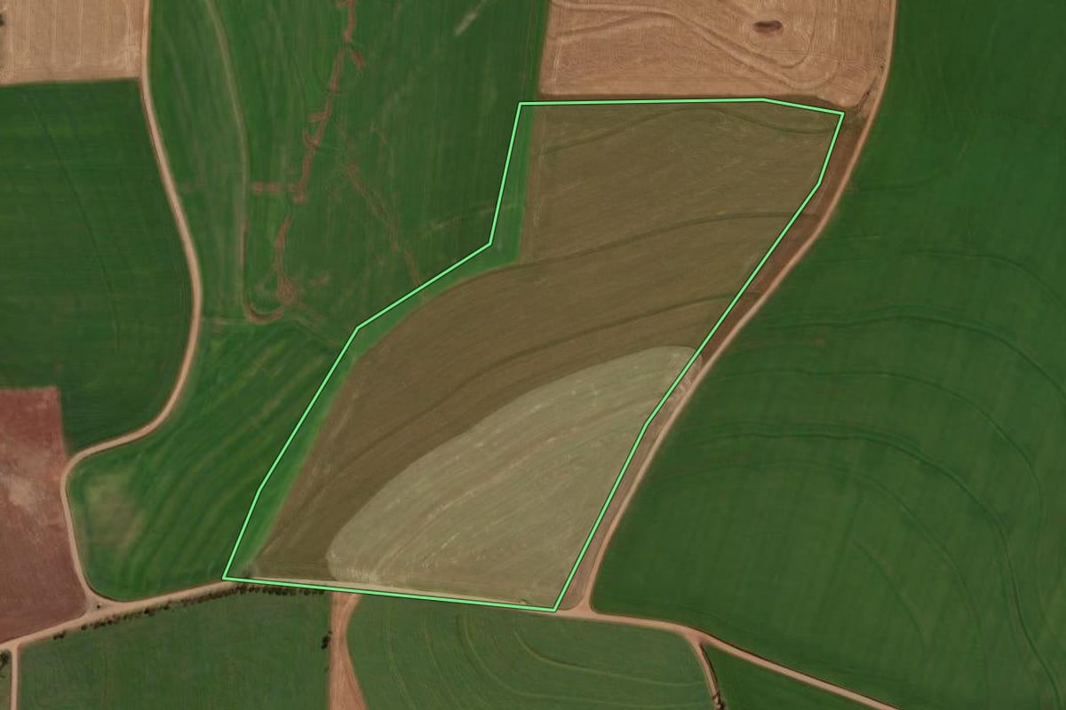 Imagem de satélite do imóvel rural em Victor Graeff (RS), com o contorno declarado no CAR desenhado por cima.