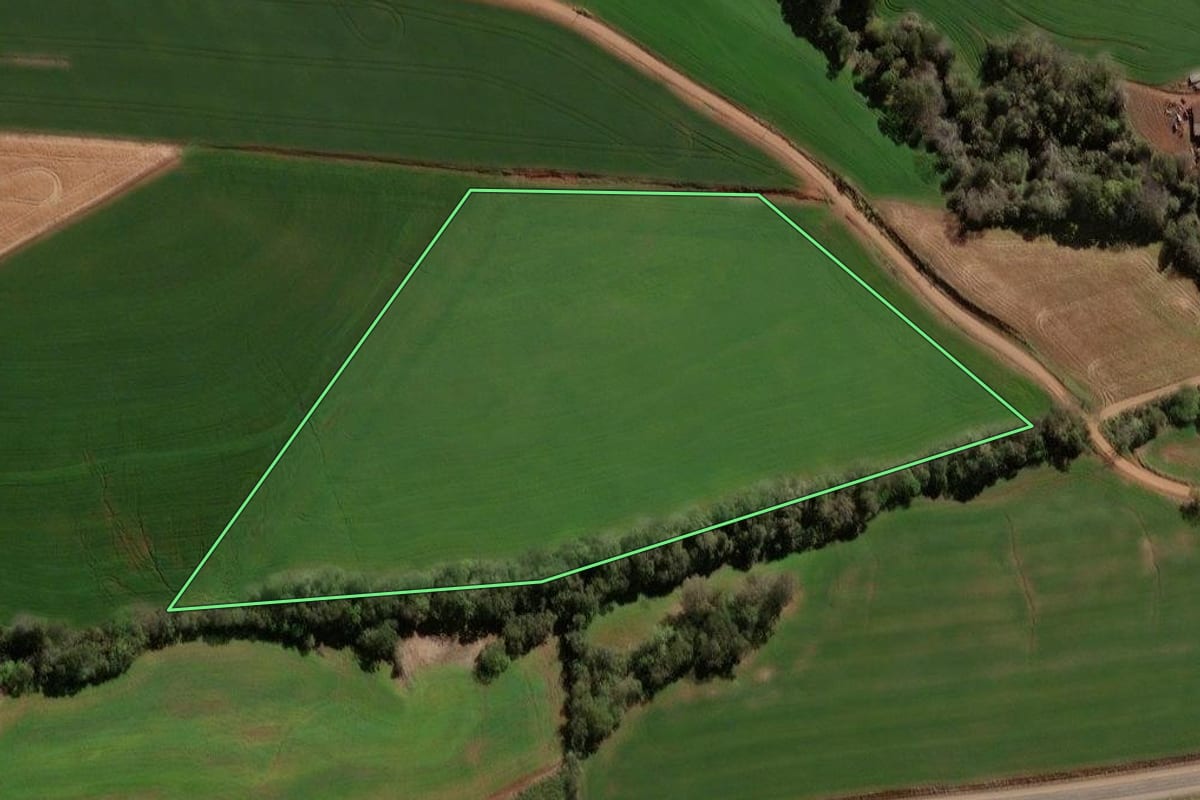Imagem de satélite do imóvel rural em Victor Graeff (RS), com o contorno declarado no CAR desenhado por cima.