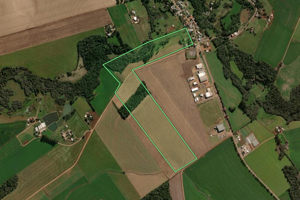 Imagem de satélite do imóvel rural em Victor Graeff (RS), com o contorno declarado no CAR desenhado por cima.