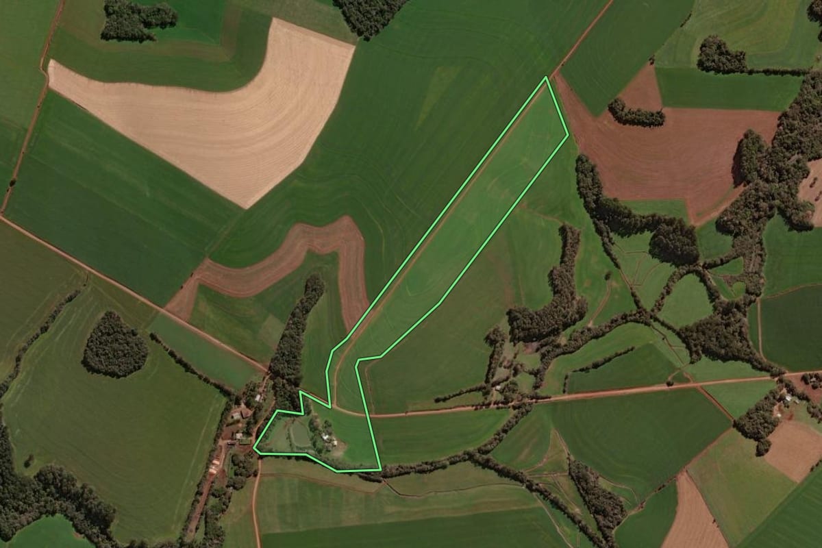 Imagem de satélite do imóvel rural em Victor Graeff (RS), com o contorno declarado no CAR desenhado por cima.