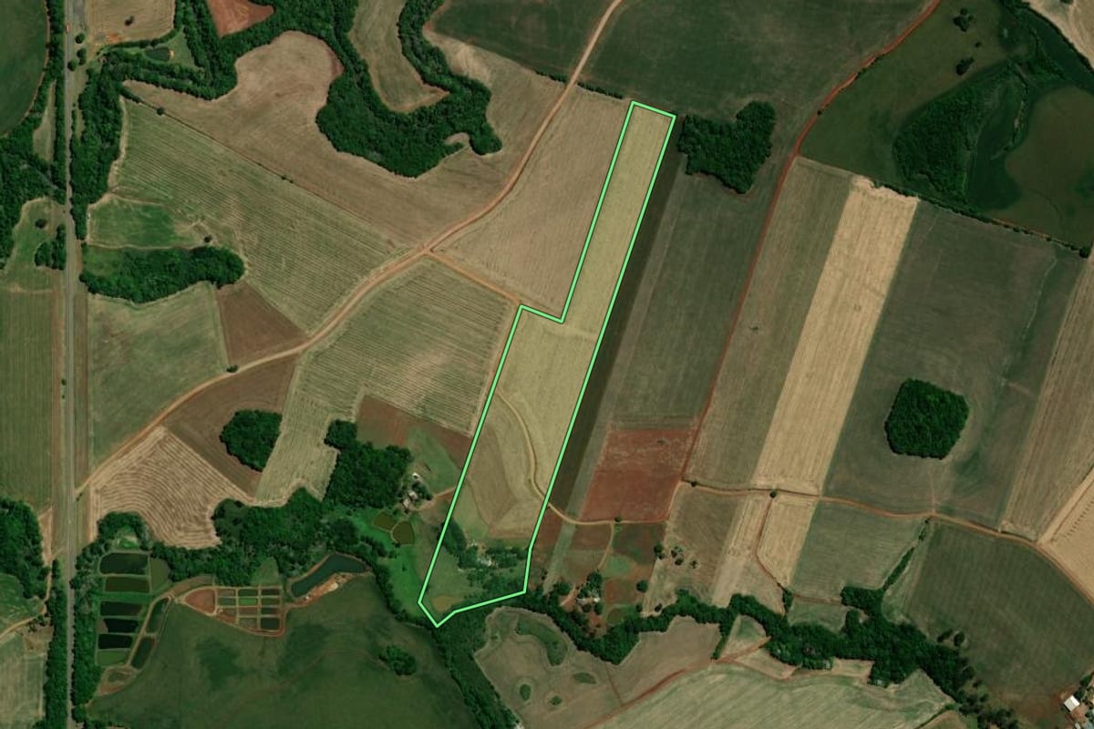 Imagem de satélite do imóvel rural em Victor Graeff (RS), com o contorno declarado no CAR desenhado por cima.