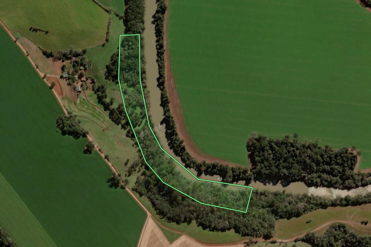 Imagem de satélite do imóvel rural em Victor Graeff (RS), com o contorno declarado no CAR desenhado por cima.