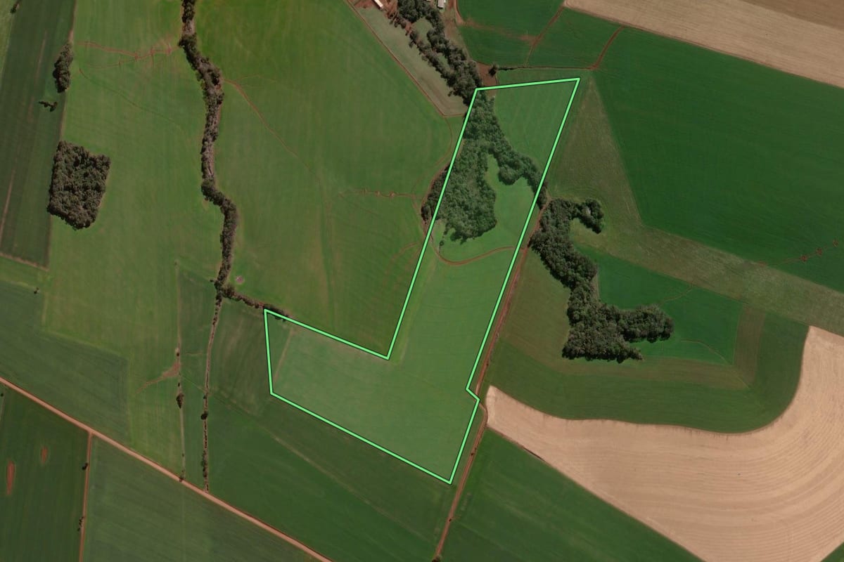 Imagem de satélite do imóvel rural em Victor Graeff (RS), com o contorno declarado no CAR desenhado por cima.