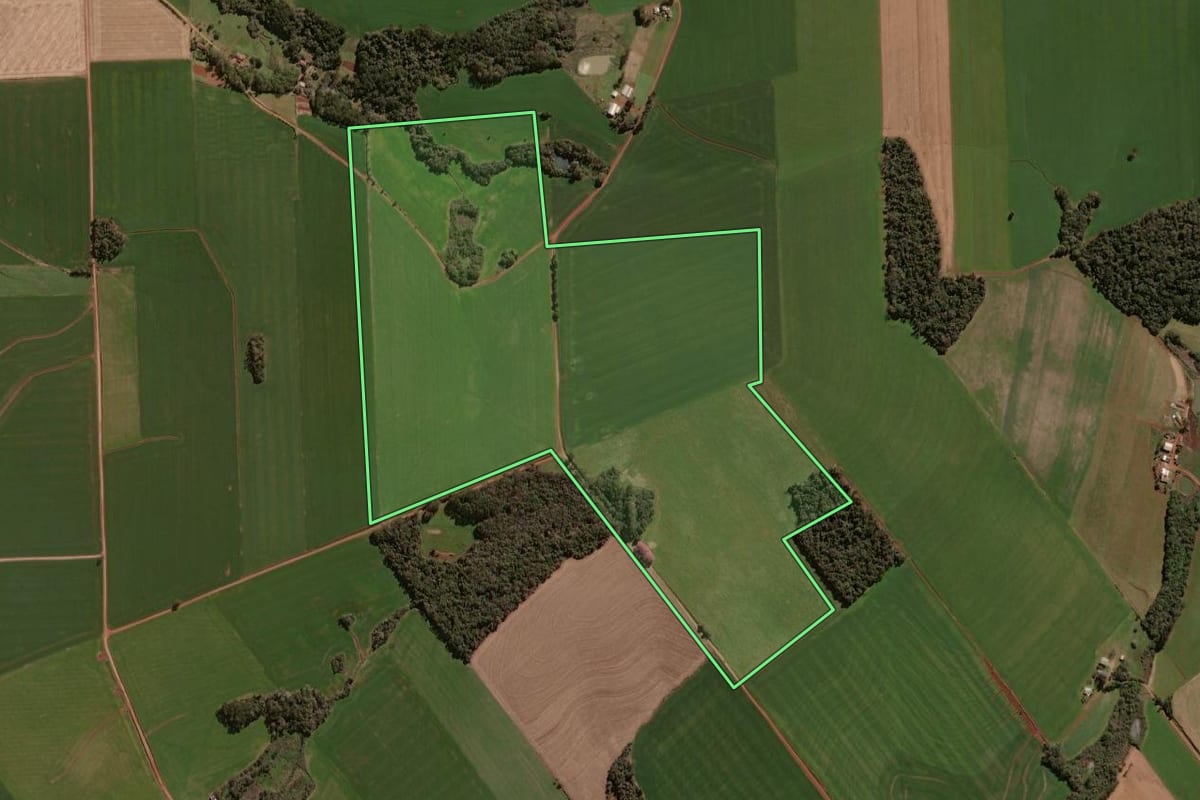 Imagem de satélite do imóvel rural em Victor Graeff (RS), com o contorno declarado no CAR desenhado por cima.