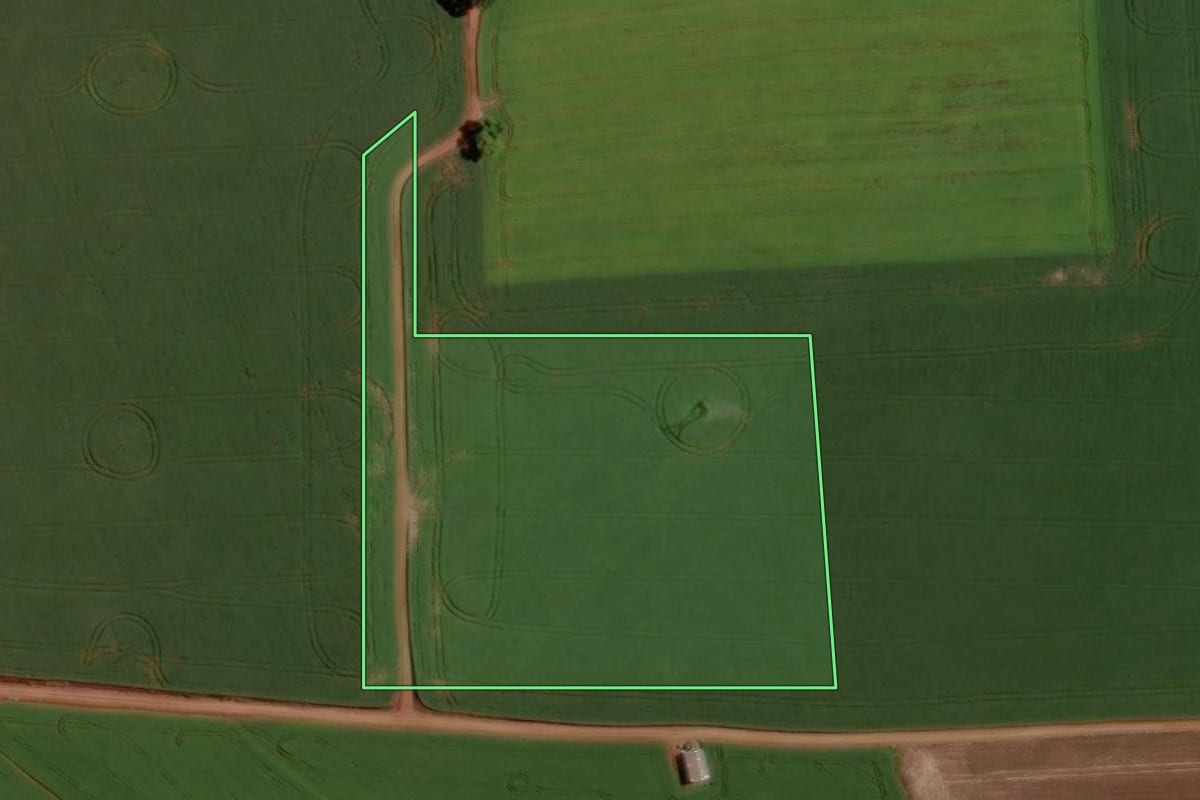 Imagem de satélite do imóvel rural em Victor Graeff (RS), com o contorno declarado no CAR desenhado por cima.