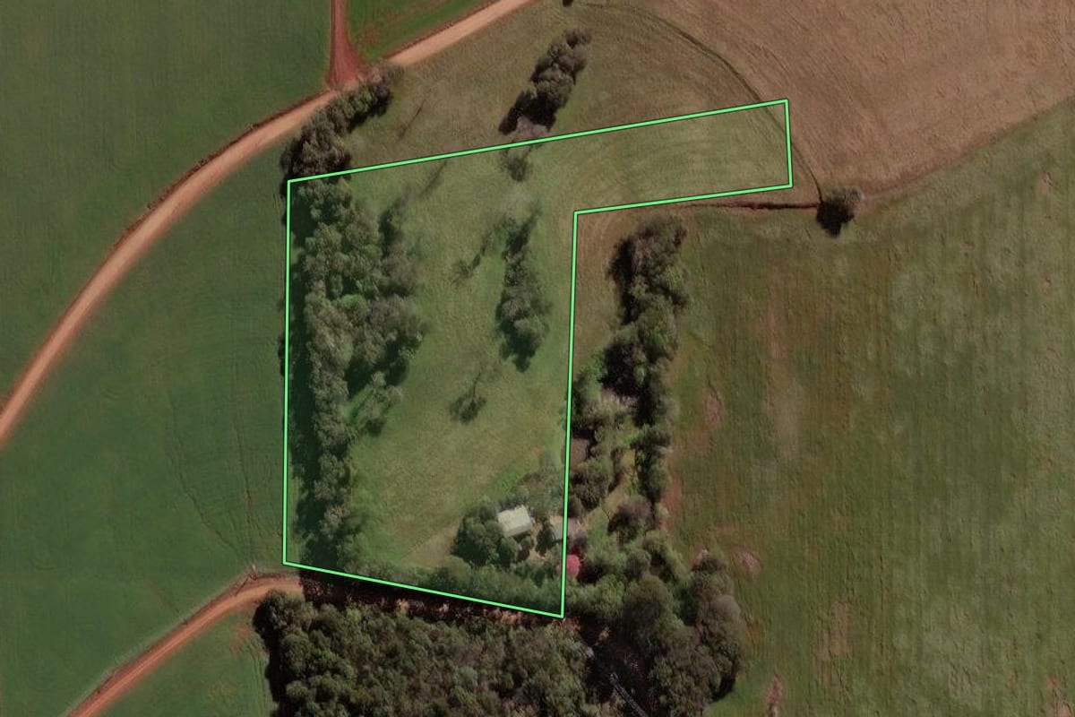 Imagem de satélite do imóvel rural em Victor Graeff (RS), com o contorno declarado no CAR desenhado por cima.