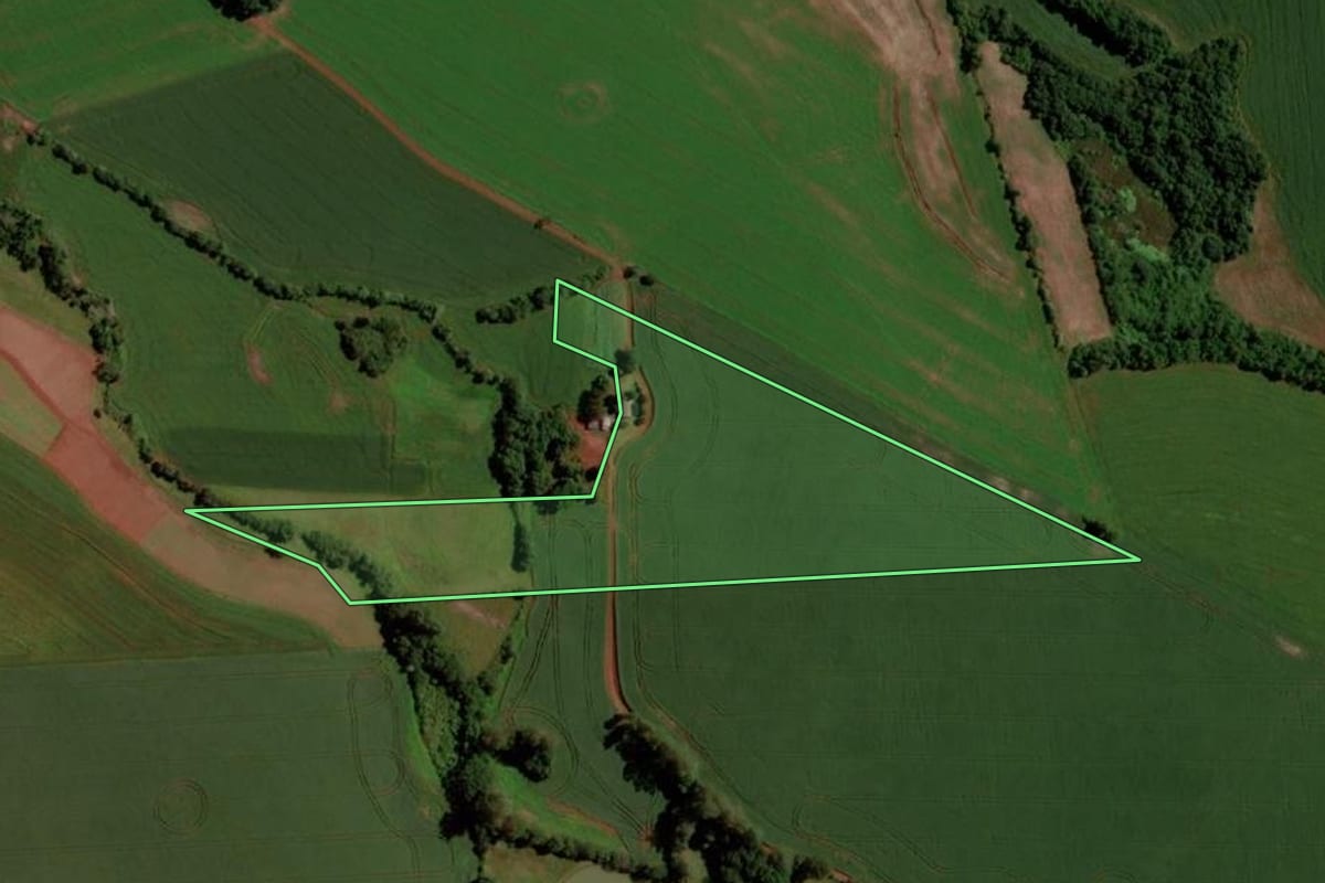 Imagem de satélite do imóvel rural em Victor Graeff (RS), com o contorno declarado no CAR desenhado por cima.