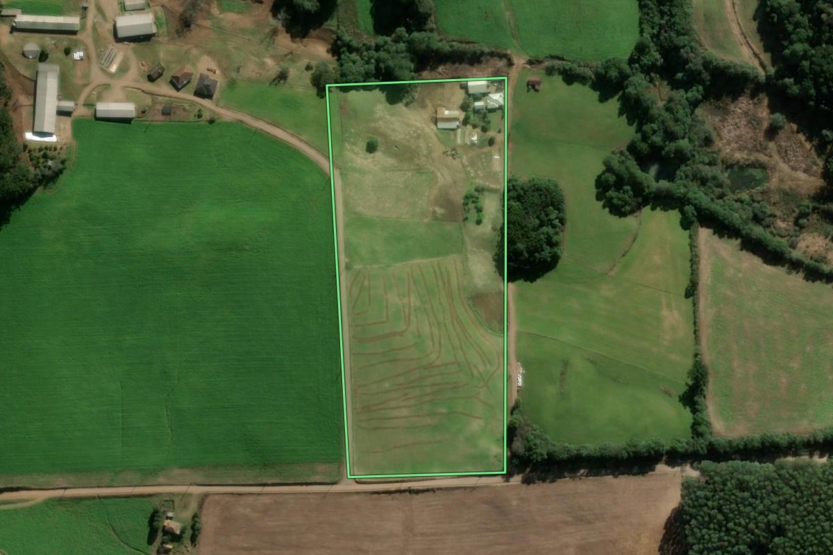 Imagem de satélite do imóvel rural em Vila Flores (RS), com o contorno declarado no CAR desenhado por cima.