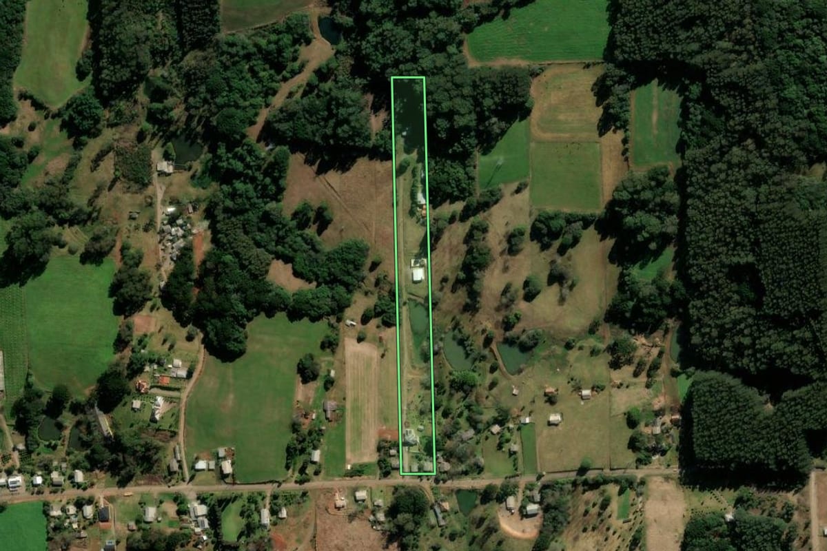 Imagem de satélite do imóvel rural em Vila Flores (RS), com o contorno declarado no CAR desenhado por cima.