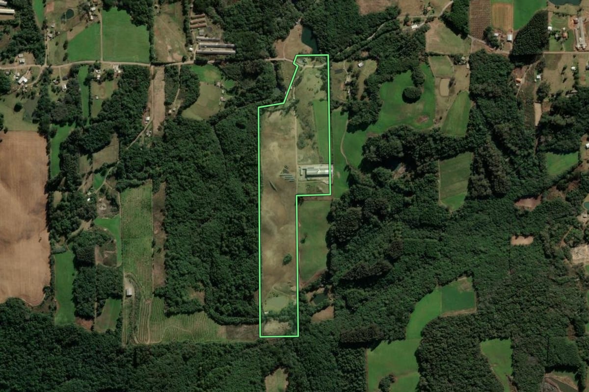 Imagem de satélite do imóvel rural em Vila Flores (RS), com o contorno declarado no CAR desenhado por cima.