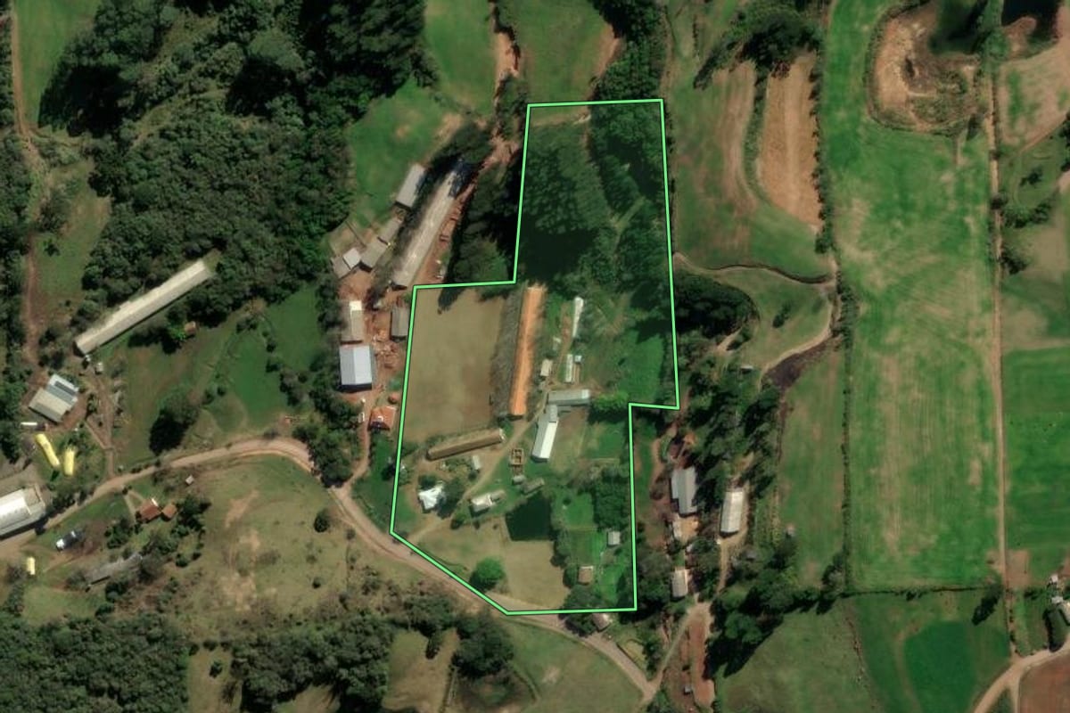 Imagem de satélite do imóvel rural em Vila Flores (RS), com o contorno declarado no CAR desenhado por cima.