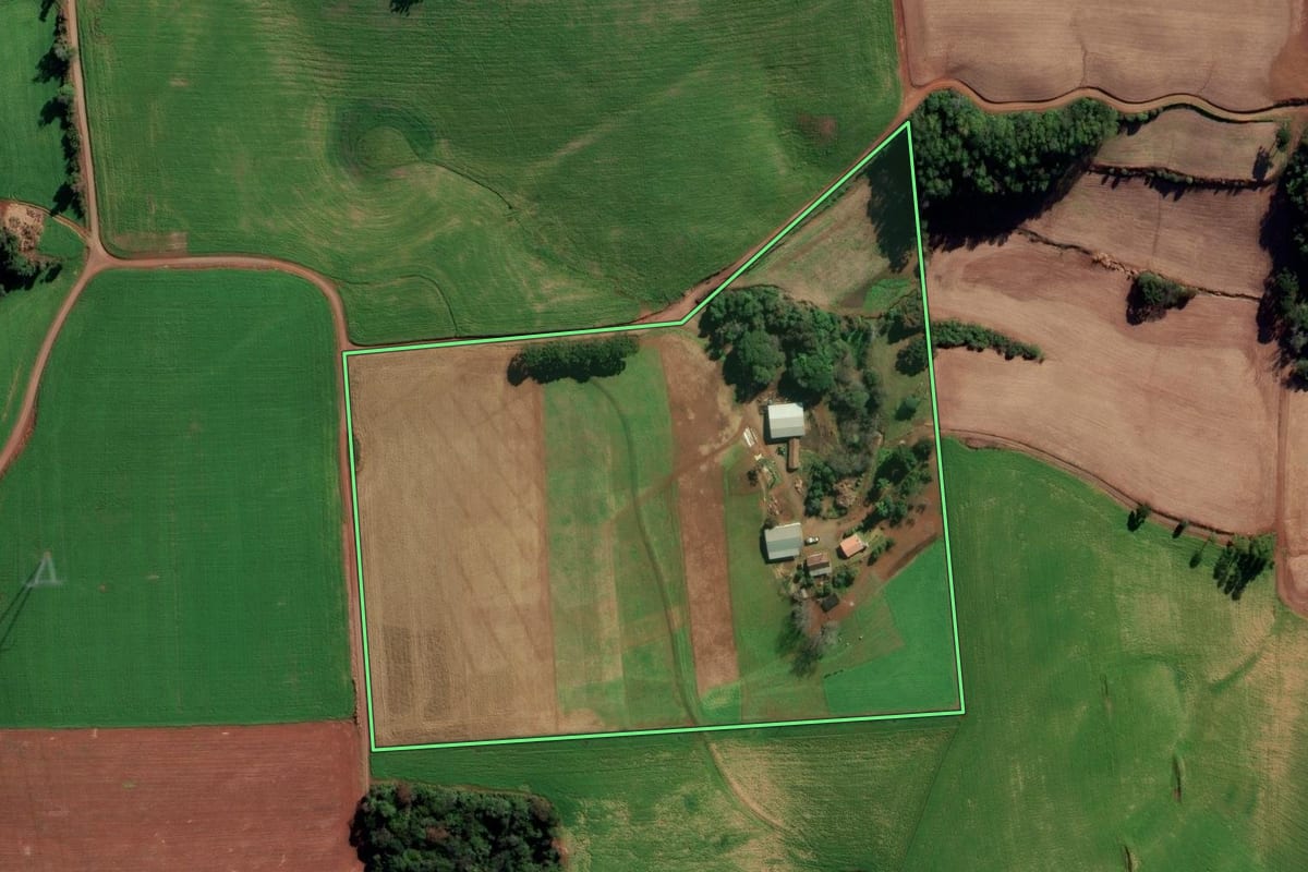 Imagem de satélite do imóvel rural em Vila Lângaro (RS), com o contorno declarado no CAR desenhado por cima.