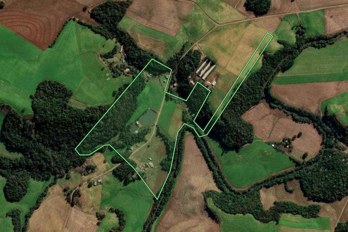 Imagem de satélite do imóvel rural em Vila Lângaro (RS), com o contorno declarado no CAR desenhado por cima.