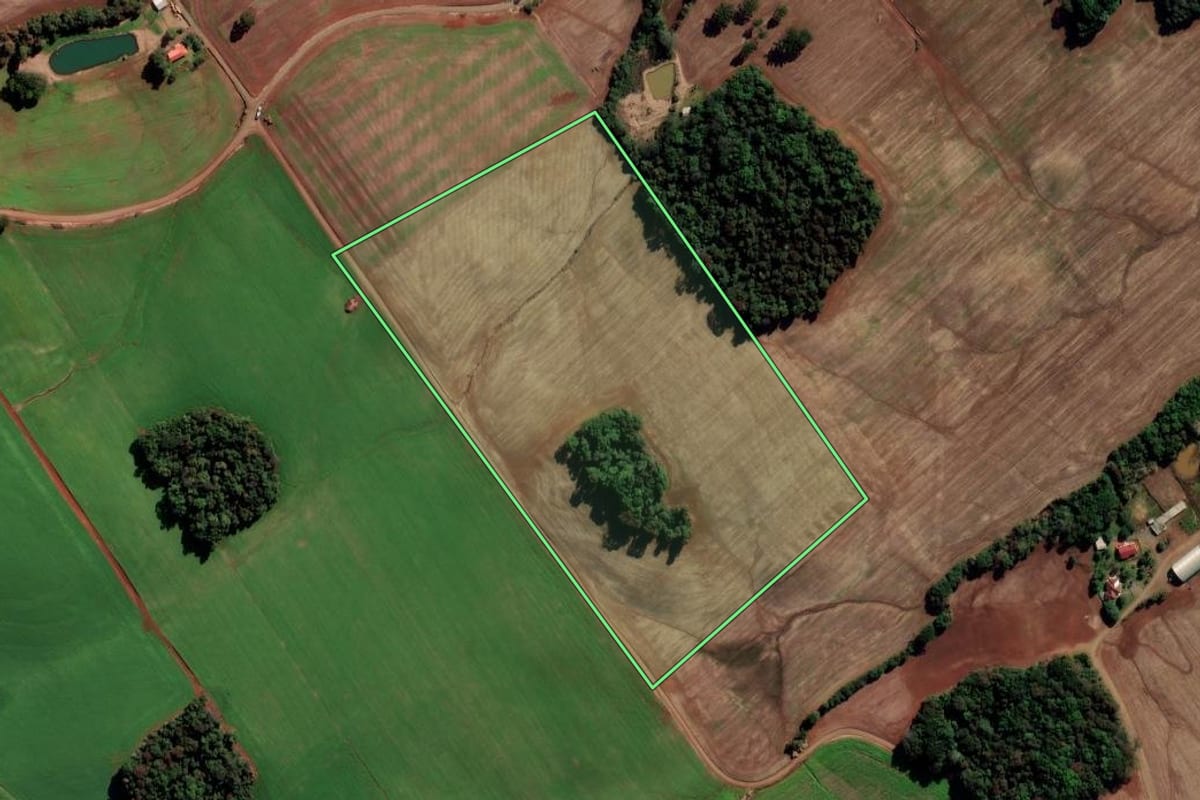 Imagem de satélite do imóvel rural em Vila Lângaro (RS), com o contorno declarado no CAR desenhado por cima.