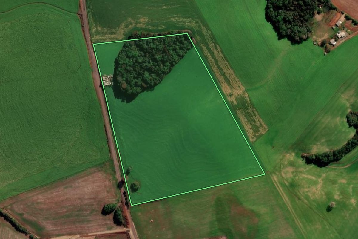 Imagem de satélite do imóvel rural em Vila Lângaro (RS), com o contorno declarado no CAR desenhado por cima.
