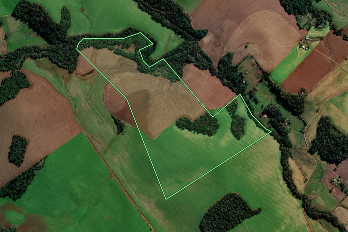Imagem de satélite do imóvel rural em Vila Lângaro (RS), com o contorno declarado no CAR desenhado por cima.